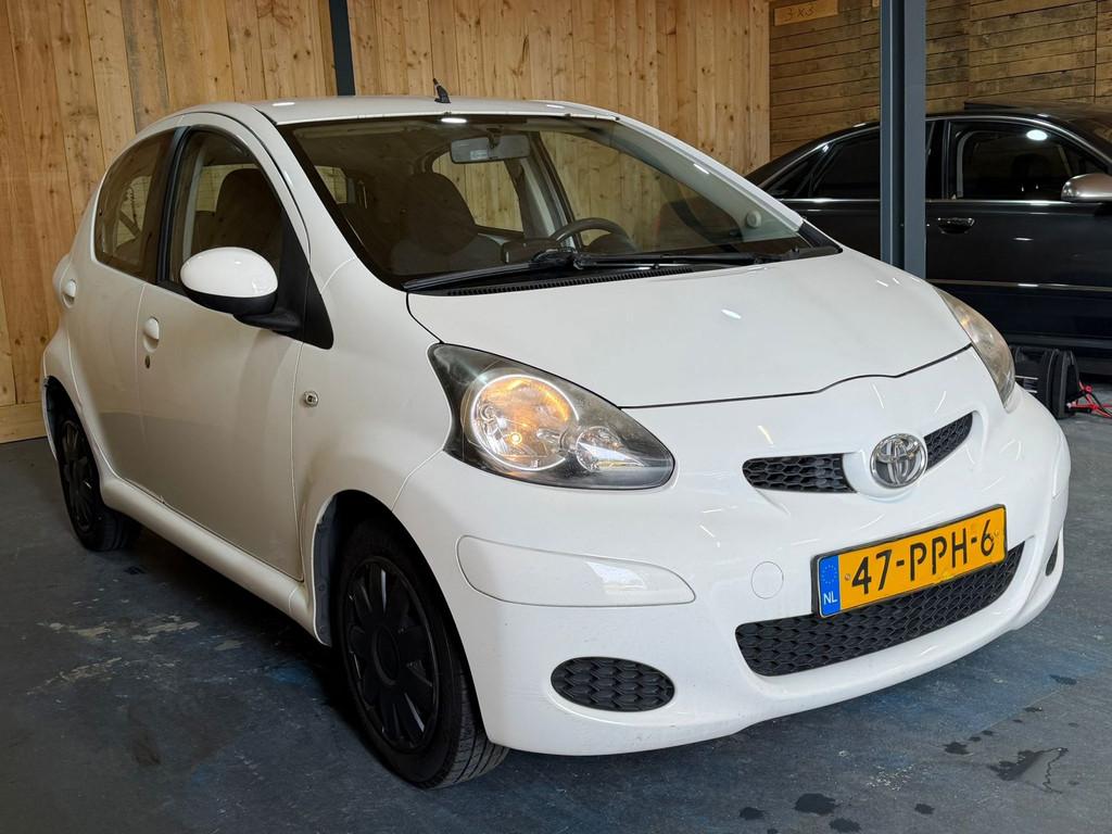 Toyota Aygo 1.0-12V Comfort Navigator 5-Deurs 2011 Airco, Voorwielaandrijving, Euro 5, Gebruikt, Elektrische ramen