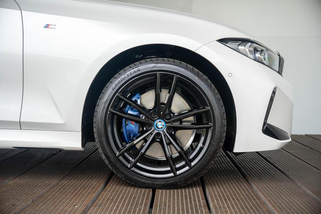 BMW 3-serie 320e Sedan | M Sportpakket | High Executive, 1998 cc, 4 cilinders, Stuurwielverwarming, Wit