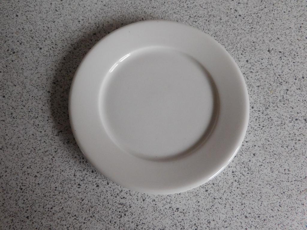 Bord 12 cm. Wit Ego Iittala, Huis en Inrichting, Keuken | Servies, Ophalen of Verzenden, Zo goed als nieuw, Bord(en), Overige stijlen