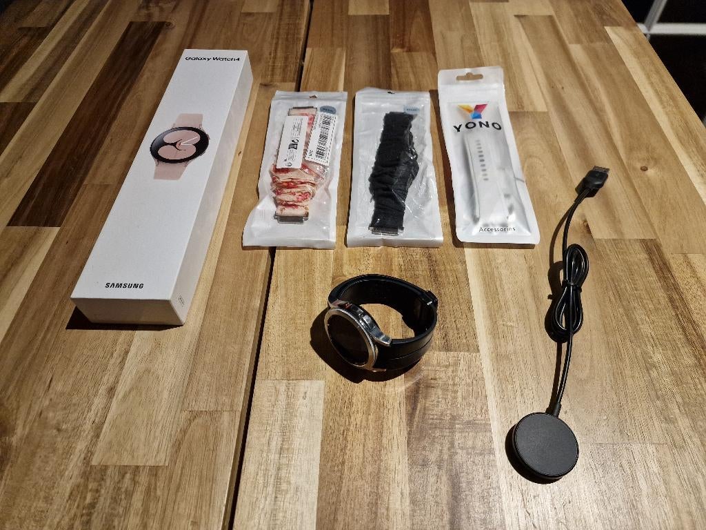 Samsung Galaxy Watch 4 Classic - 40mm, Gebruikt, Zwart, GPS, Samsung ⌚️