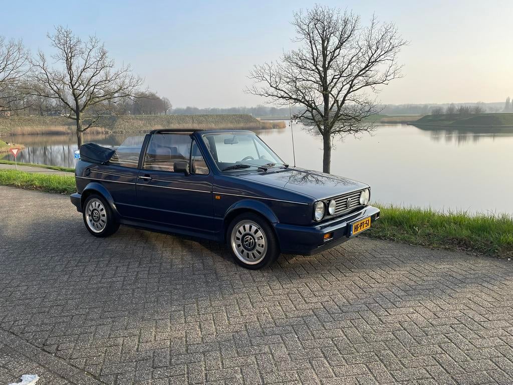Volkswagen Golf 1.8 Cabriolet 72KW U9 1993 Blauw, Auto's, Voorwielaandrijving, Stof, 40 €/maand, Zwart
