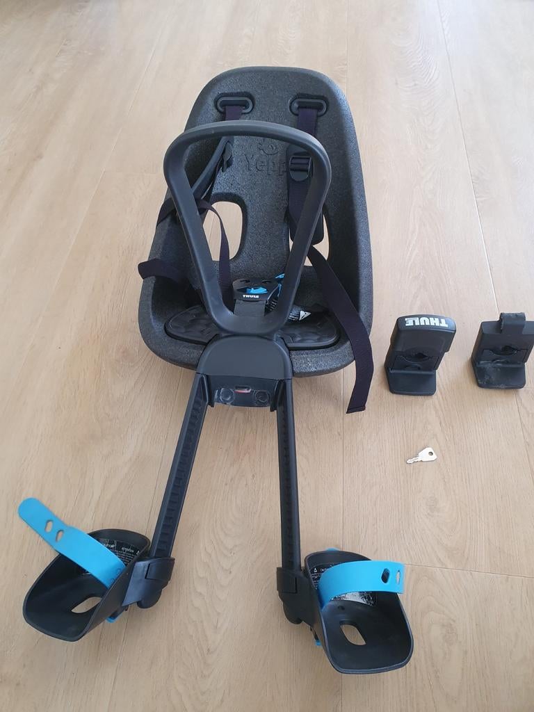 Thule voorzitje met yepp windscherm inclusief 2 houders, Ophalen, Yepp, Gebruikt, Voetsteuntjes