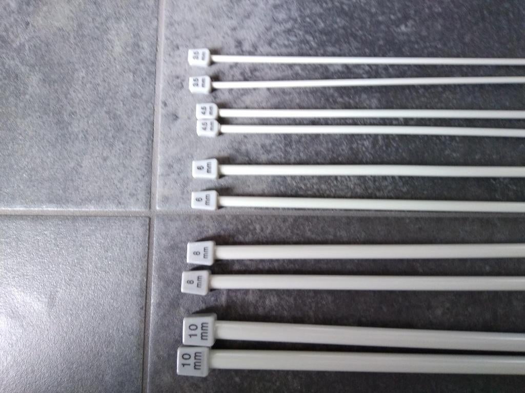 koker met breinaalden [nrs. 10, 8, 6, 4,5 en 3,5], Ophalen of Verzenden, Zo goed als nieuw, Breien, Naald
