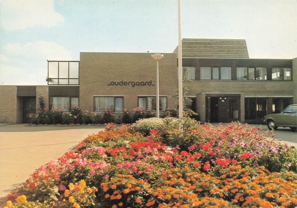 Kortenhoef, Bejaardencentrum Oudergaard, Verzamelen, Ansichtkaarten | Nederland, Ophalen of Verzenden, 1960 tot 1980, Ongelopen