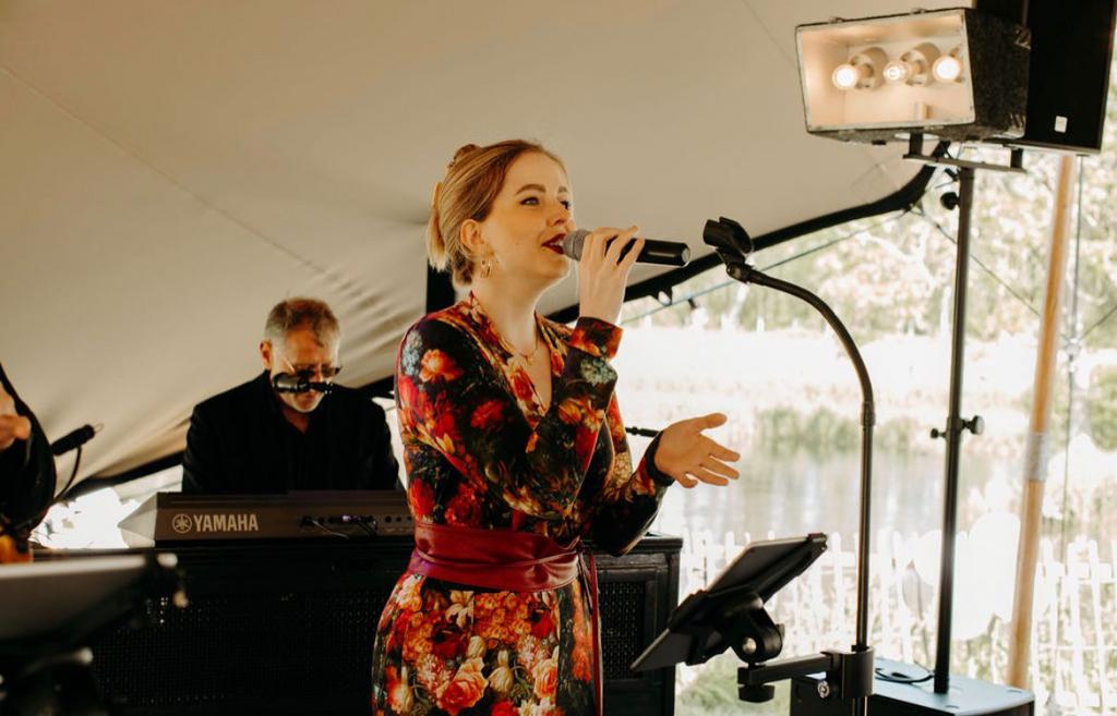 Bruiloft Feest Zangeres & Pianist / Gitaar  / Zanger, Solo-artiest