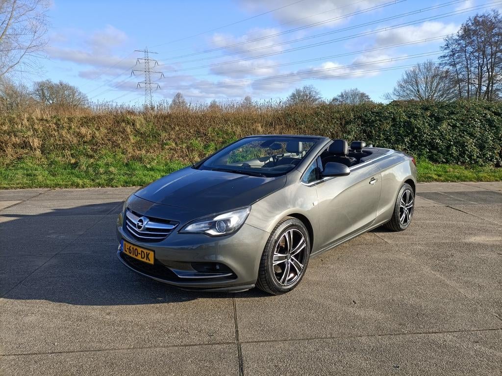 Opel cascada 1.6 cabrio automaat 110000 km, 4 cilinders, Cabriolet, 4 stoelen, Leder en Stof