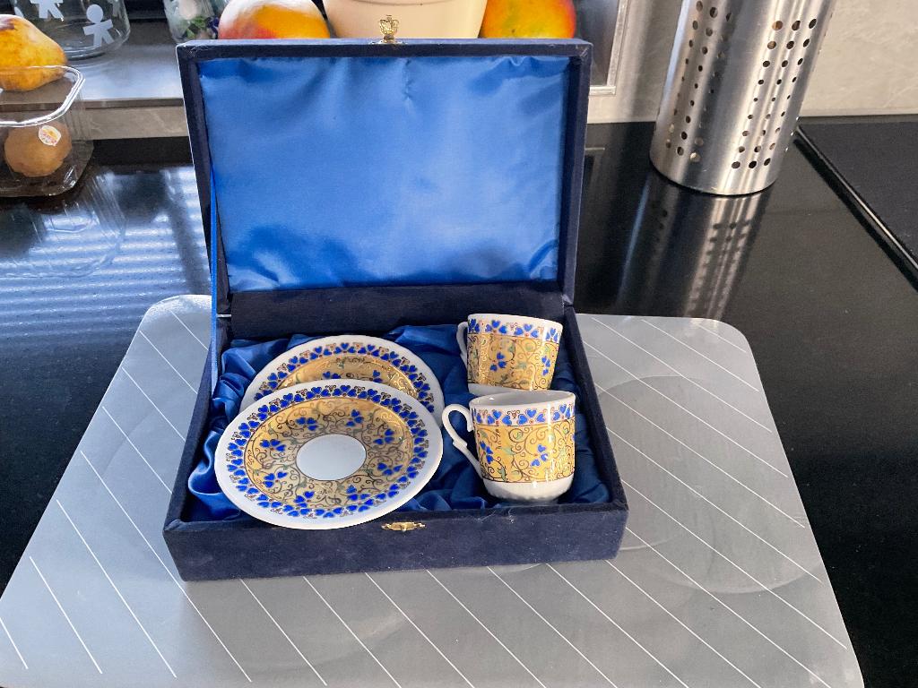 Turkse Gural porseleinen kop + schotel handgemaak in doos, Ophalen of Verzenden, Zo goed als nieuw, Porselein, Kop en/of schotel