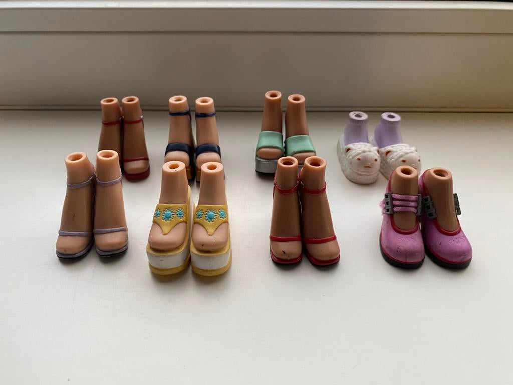 8 paar Bratz schoenen in 1 koop vaste prijs €15,-, Verzamelen, Poppen, Ophalen of Verzenden, Zo goed als nieuw, Accessoires