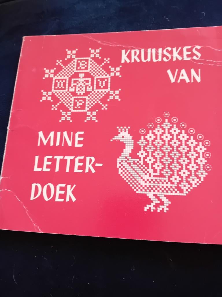 Boekje Kruuskes van Mine letterdoek., Ophalen of Verzenden, Overige onderwerpen