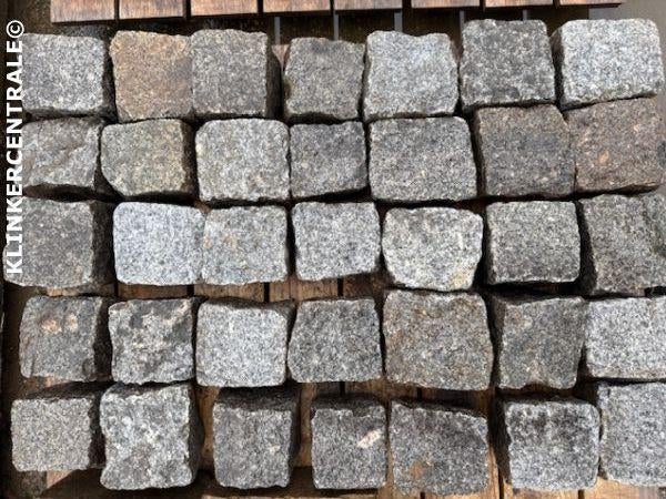 150m2 grijs antraciet natuursteen keitjes Portugees graniet