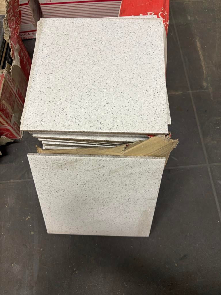 28 Tegels 20x20 cm, Ophalen, Zo goed als nieuw