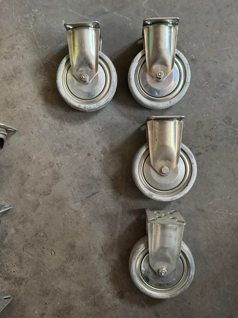 Nieuwe degelijke zware kwaliteit zwenkwielen, Ophalen, Zo goed als nieuw