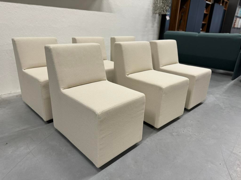 6 Nieuw Gelderland 6901 Eetkamerstoelen op wielen Grape stof