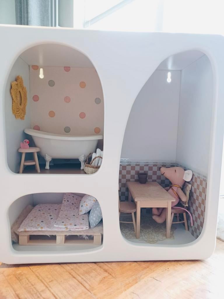 Poppenhuis in vakkenkast (handgemaakt, Maileg, muizen), Ophalen of Verzenden, Nieuw, Poppenhuis