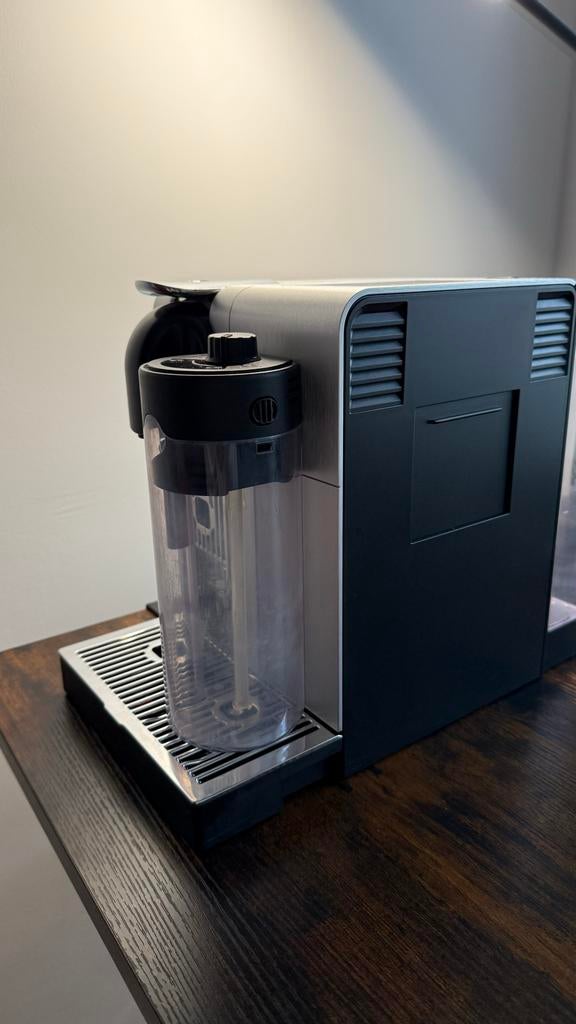 Nespresso DeLonghi Lattissima Pro - Zeer Goed!, Espresso apparaat, Ophalen of Verzenden, Zo goed als nieuw, 1 kopje