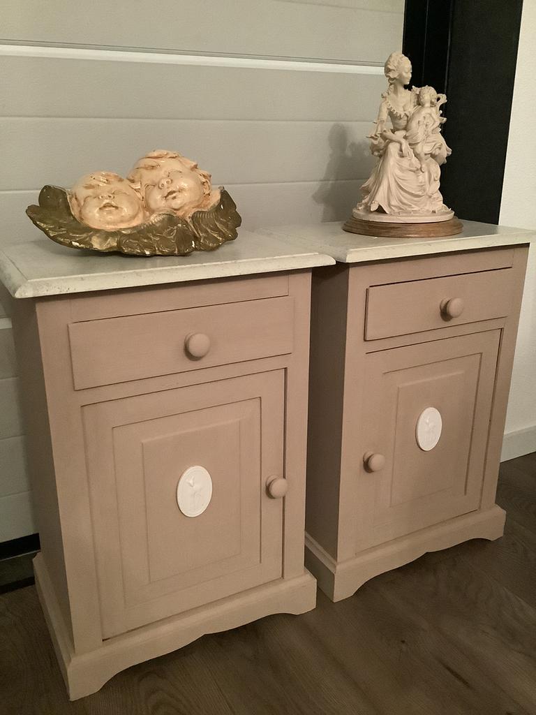 2 brocante nachtkastjes bielzen tuintafel Queen Ann dressoir, Ophalen, Zo goed als nieuw