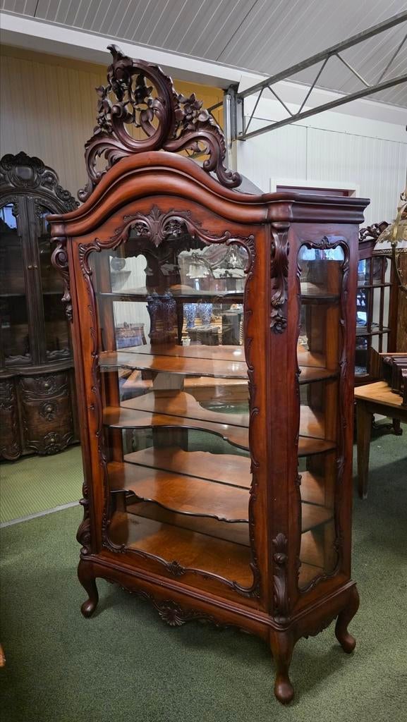 Willem III vitrinekast, Ophalen