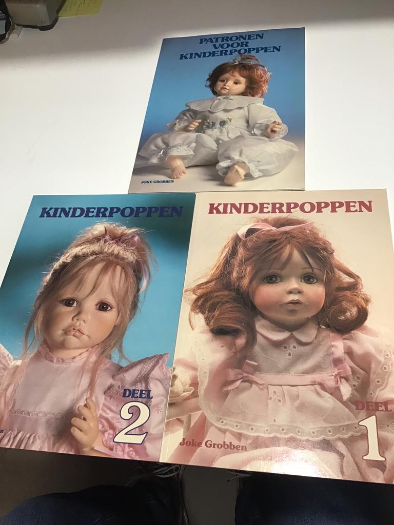 Joke Grobben Kinderpoppen 1 + 2, en patronenboekje, Ophalen of Verzenden, Gelezen, Poppen maken