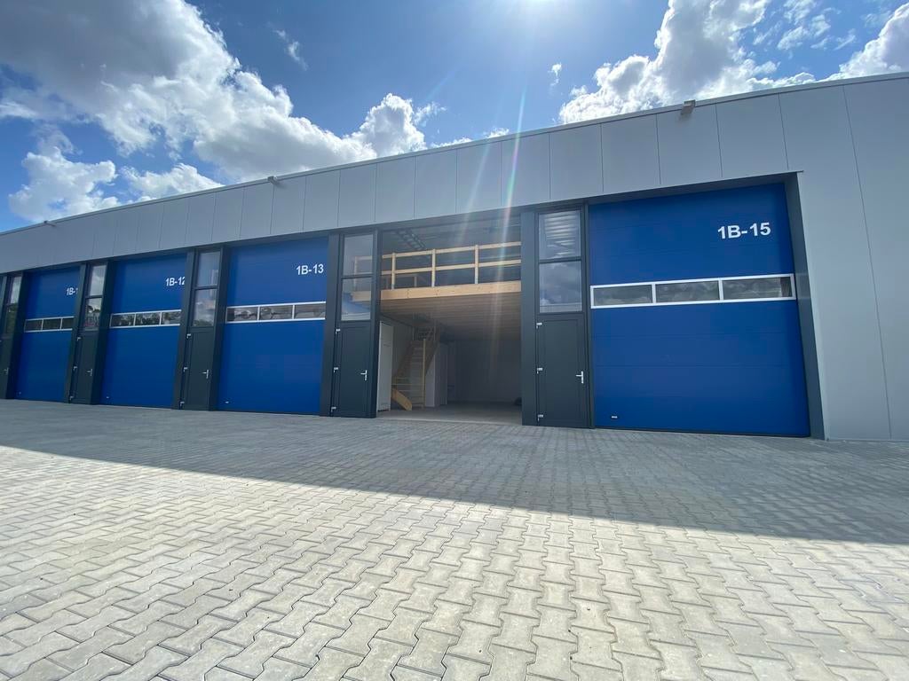 TE HUUR Bedrijfsunit garage werkplaats opslag OOSTERWOLDE, Zakelijke goederen, Bedrijfs Onroerend goed, 95 m², Huur, Bedrijfsruimte