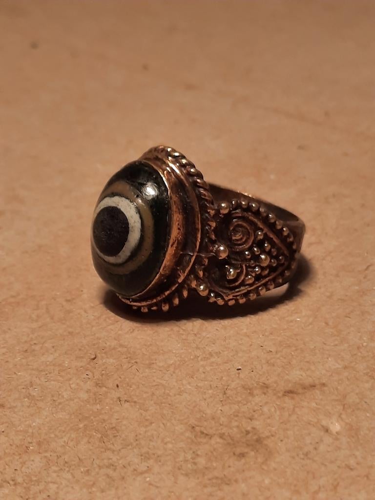 Bronzen ring met glaspasta bodemvondst, Antiek en Kunst, Ophalen of Verzenden