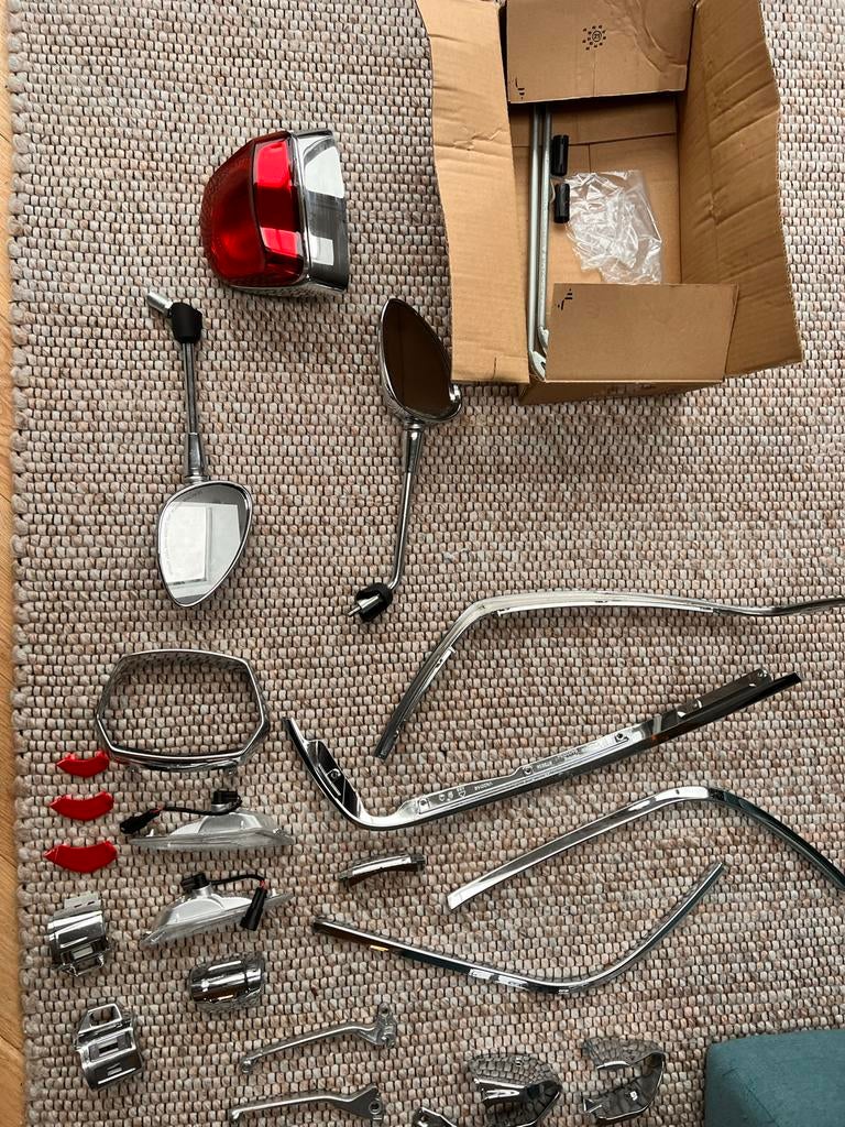 Diverse Vespa chroom Onderdelen ivm matzwarte ombouw, Ophalen, Nieuw, Overige typen, Vespa