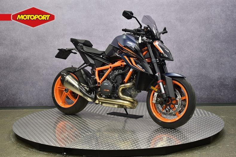 KTM 1290 SUPER DUKE R (bj 2024), Motoren, KTM Sportmotorcycle GMBH, Bedrijf, Stallhofnerstrasse 3
5230  Mattighofen, AT, Wessel.Peters@ktm.com
