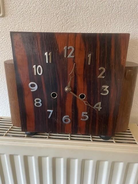 Amsterdamse school klok, Ophalen