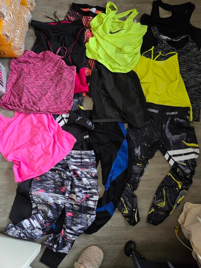 Veel sportkleding, Ophalen of Verzenden