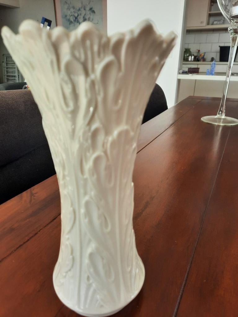 Elegant Lenox Porseleinen Vaasje met Bladmotief, Ophalen of Verzenden