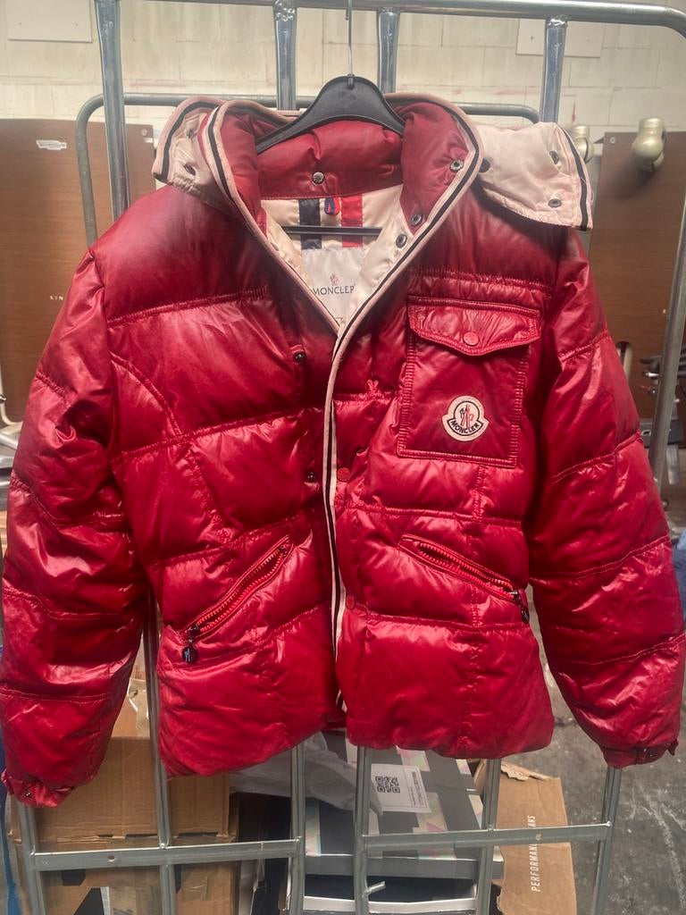 Moncler winterjas  Danes originele moncler jas !!!, Ophalen of Verzenden, Zo goed als nieuw, Maat 38/40 (M), Rood