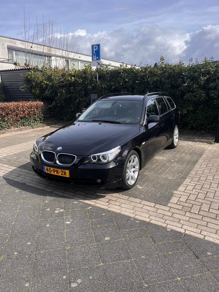 BMW 5-Serie 2.5 I 525 Touring AUT 2004 Zwart, Automaat, Achterwielaandrijving, 2000 kg, Zwart