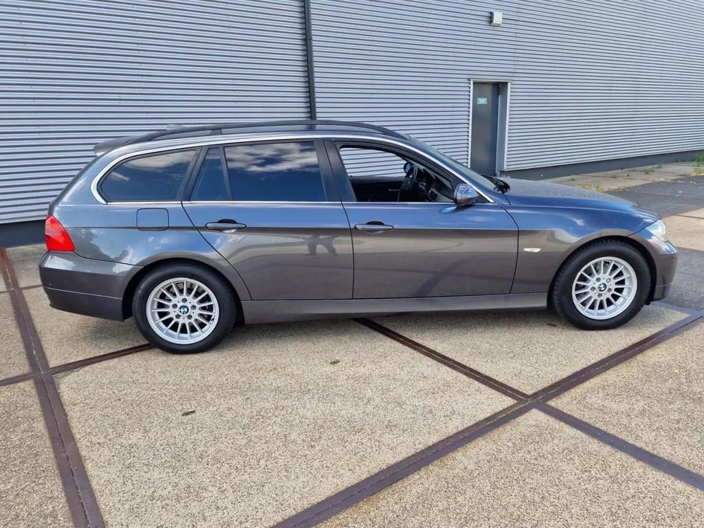 BMW 3-serie Touring 325i, Auto's, BMW, Automaat, Gebruikt, Zwart, 1520 kg