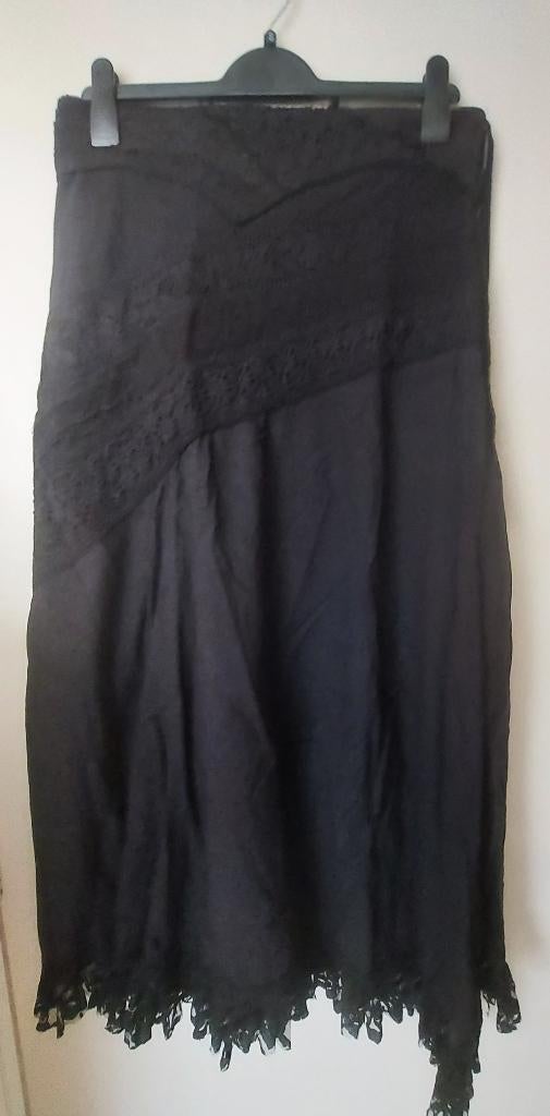 Zwarte rok van Two Sisters, one size, Kleding | Dames, Rokken, Ophalen of Verzenden, Zo goed als nieuw, Onder de knie, Two Sisters