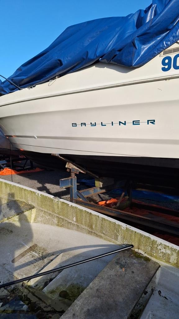 Winterzeil Bayliner 2855 (1996) ook nog complete  kap te koo, Gebruikt, 50 pk of meer, Ophalen of Verzenden, Polyester
