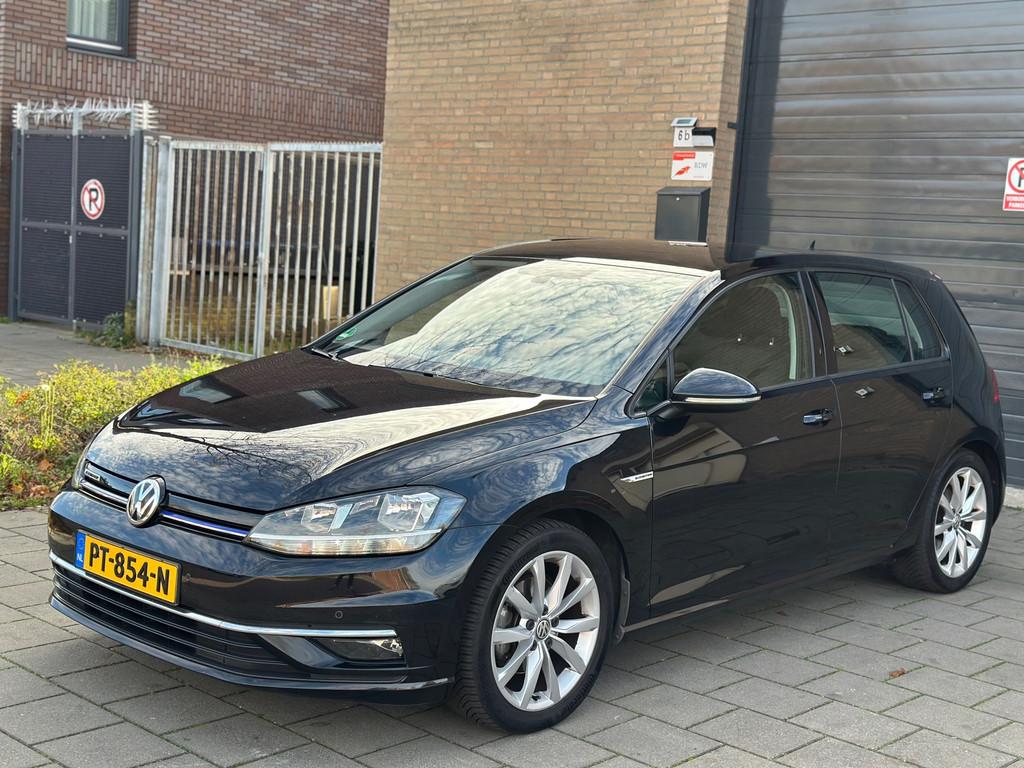 Volkswagen Golf 1.5 TSI DSG Highline Navi Cruise Control ACC, Euro 6, 4 cilinders, Alcantara, Zwart