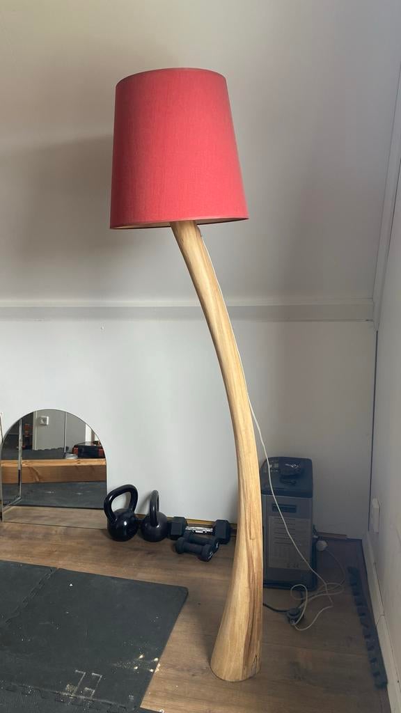 Staande lamp met rode kap, Ophalen, Gebruikt, Hout, 150 tot 200 cm