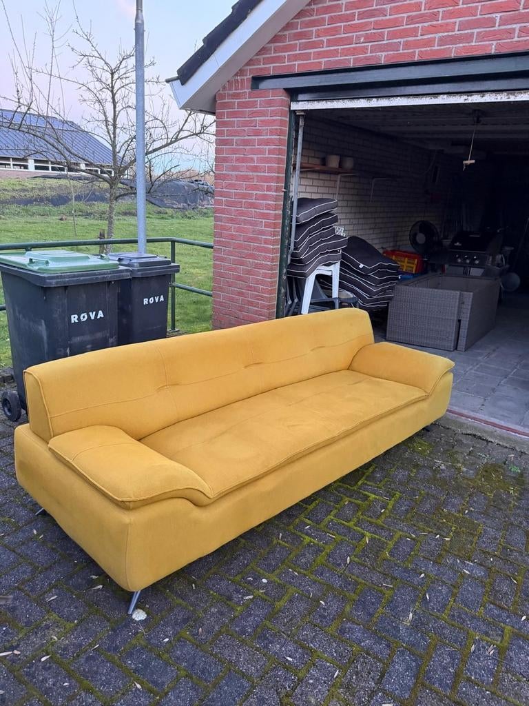 Driezitsbank in mooie groene kleur, in goede staat, Huis en Inrichting, Banken | Bankstellen, Ophalen, Gebruikt, Driepersoons