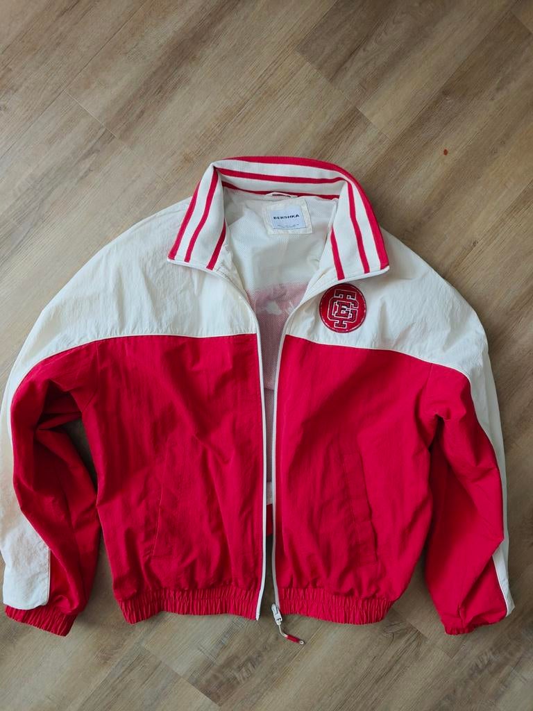Bershka Windjack Rood/Wit Maat L, Kleding | Dames, Jassen | Zomer, Maat 42/44 (L), Zo goed als nieuw, Rood, Bershka