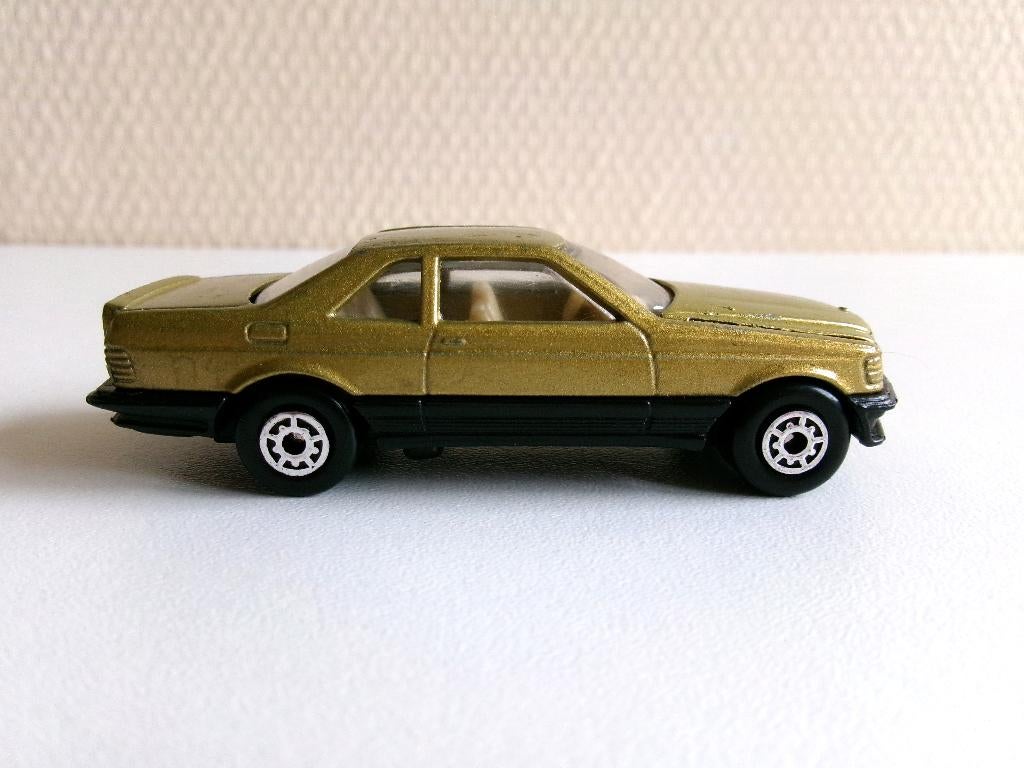 Mercedes-Benz 500 SEC goudkleurig 1:64 Edocar (geen ovp), Ophalen of Verzenden, Gebruikt, Auto