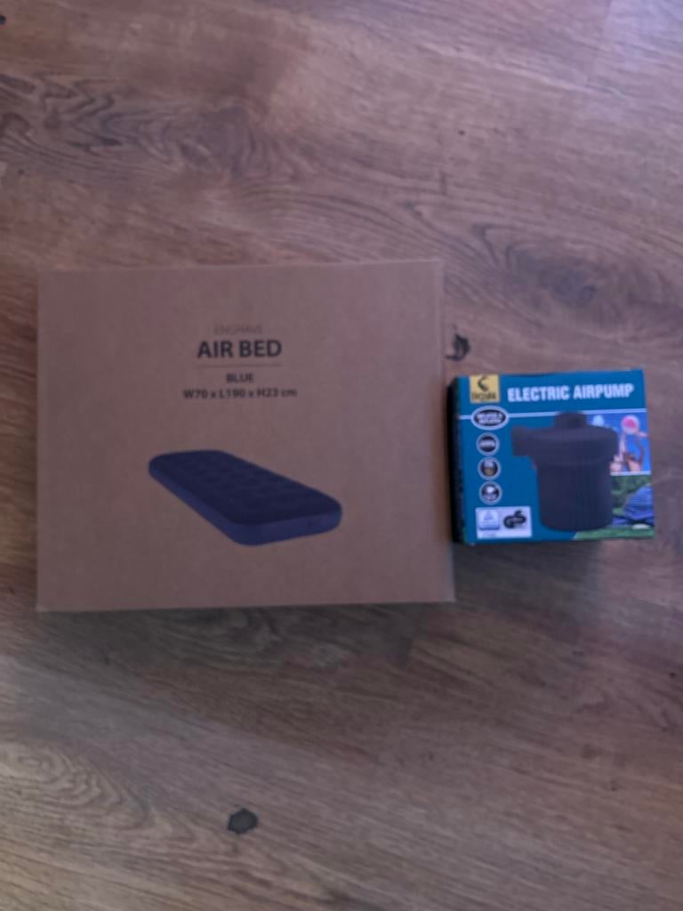 Opblaasbaar luchtbed met elektrische pomp, Ophalen of Verzenden, Nieuw, 1-persoons