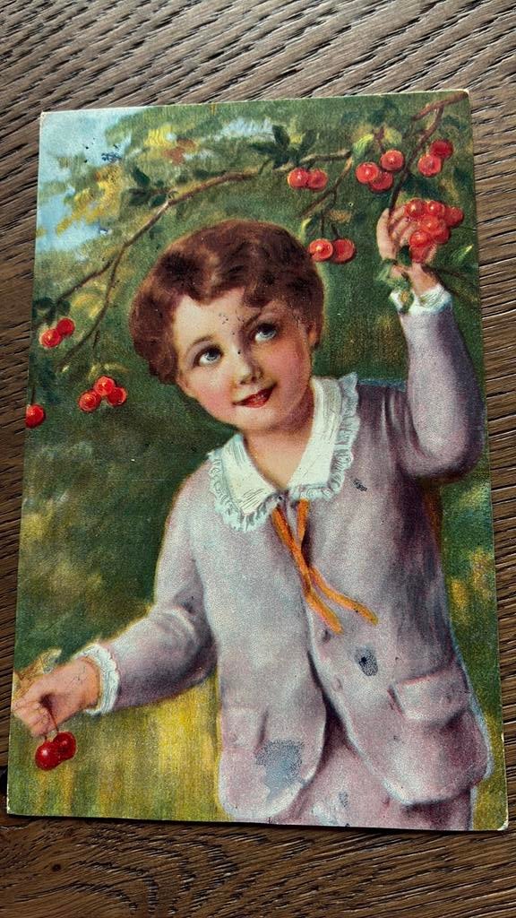 Jongen plukt kersen uit boom. 1931, Ophalen of Verzenden, 1920 tot 1940, Kinderen