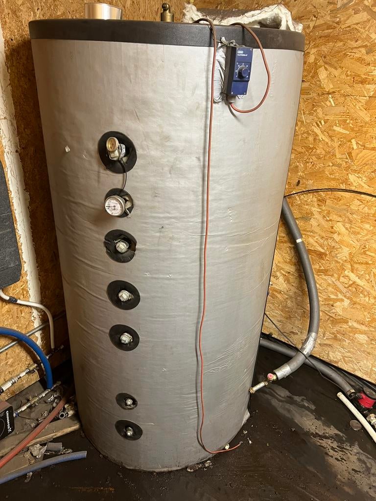 Buffervat 800liter jaar oud!, Doe-het-zelf en Verbouw, Geisers en Boilers, 100 liter of meer, Boiler, Ophalen of Verzenden, Minder dan 3 jaar oud
