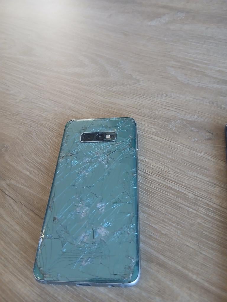 Drie telefoons - 2 kapot, 1 werkt niet, Ophalen, Overige modellen, Zonder simlock, Niet werkend