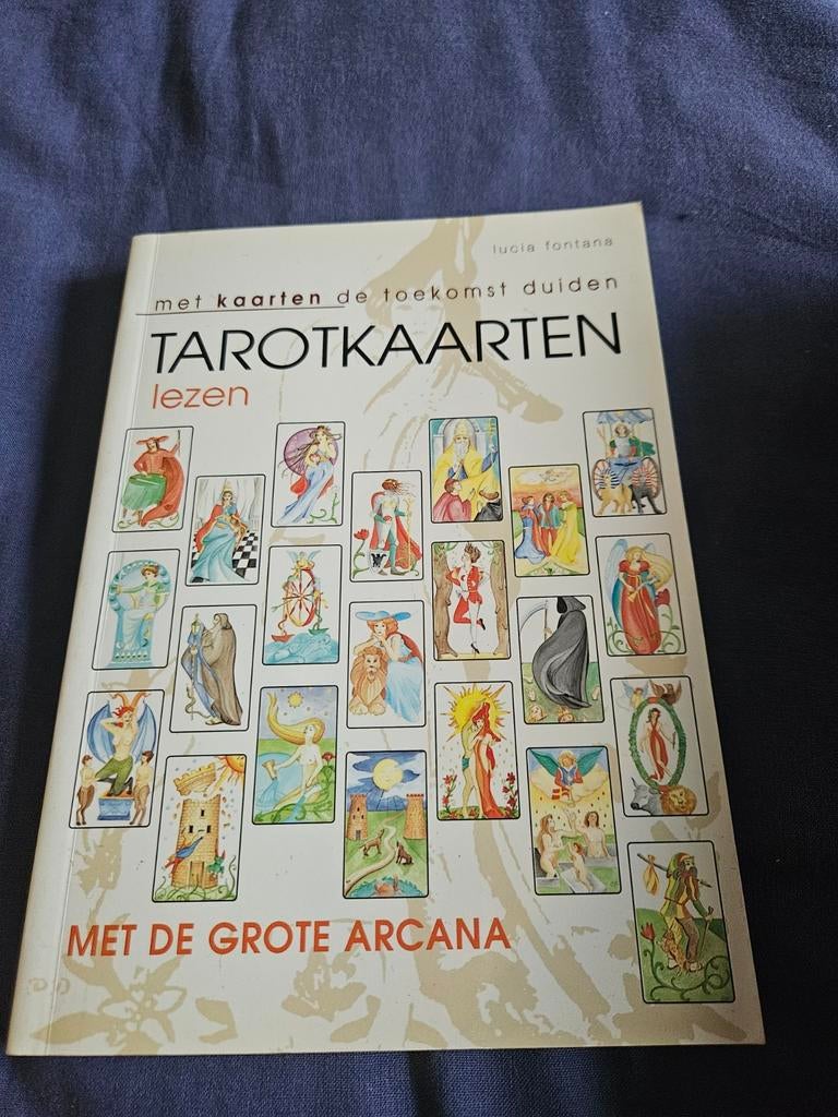Tarotkaarten lezen met de Grote Arcana - Lucia Fontana, Boeken, Ophalen of Verzenden, Tarot of Kaarten leggen, Overige typen