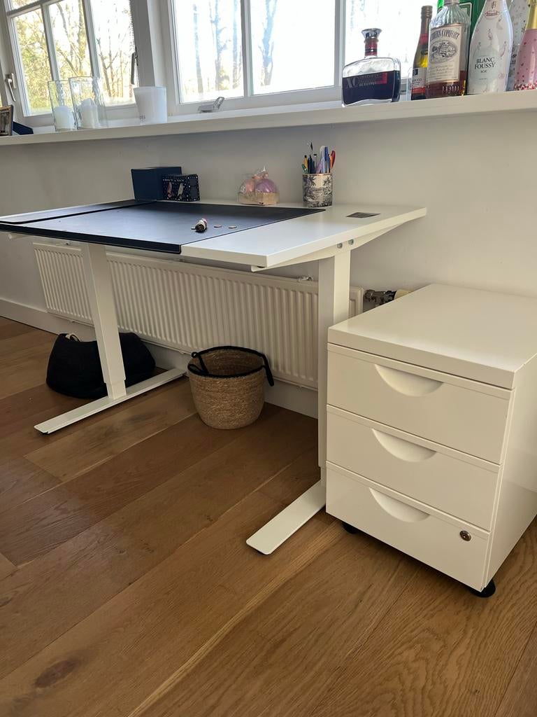 IKEA Skarsta bureau, verstelbaar en schrijfmap, Ophalen, Zit-sta bureau, Spaanplaat of MDF, In hoogte verstelbaar