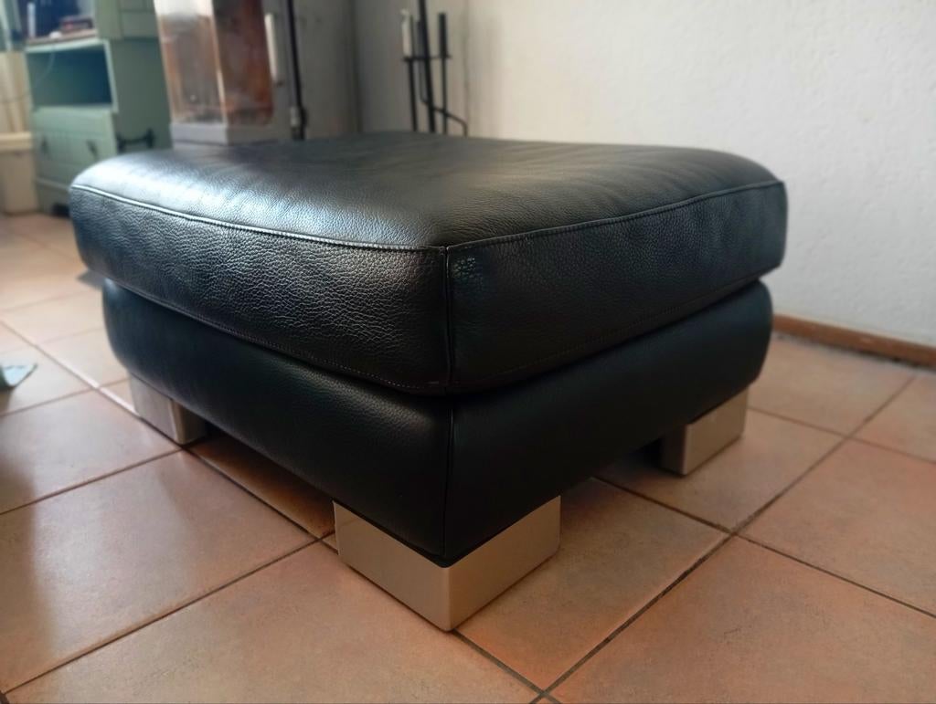 Zwart leren poef, Ophalen