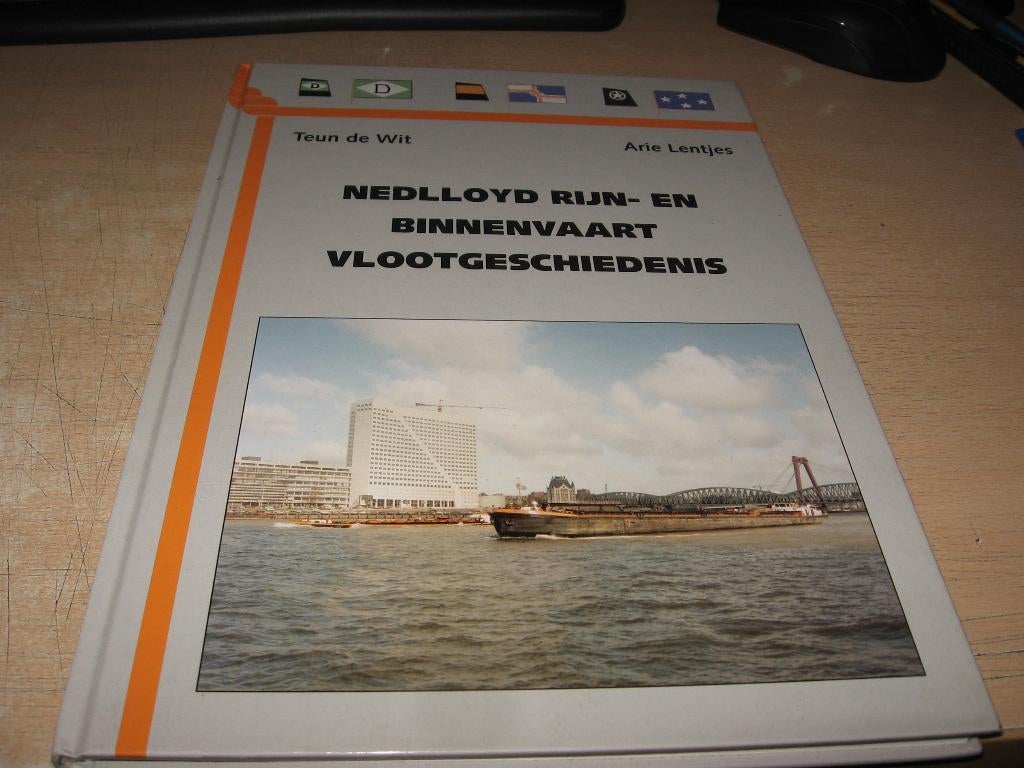 Nedlloyd Rijn en binnenvaart vlootgeschiedenis, Ophalen of Verzenden, Zo goed als nieuw, Boek of Tijdschrift