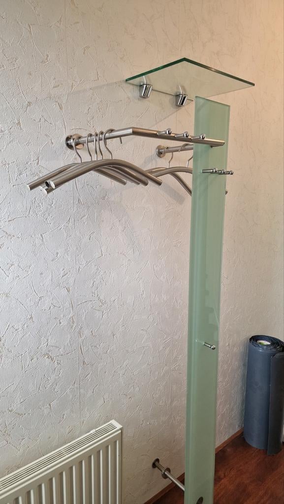 Metalen kapstok met hangers incl. Glazen planchet en wand., Huis en Inrichting, Gebruikt, Metaal, 150 tot 200 cm, Ophalen