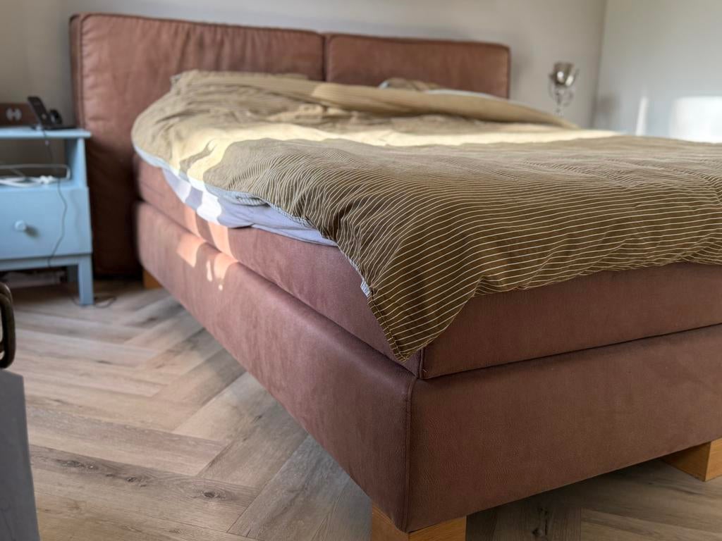 Wie wil een mooie grote en comfortabele boxspring?, Ophalen, Gebruikt, Bruin, Tweepersoons