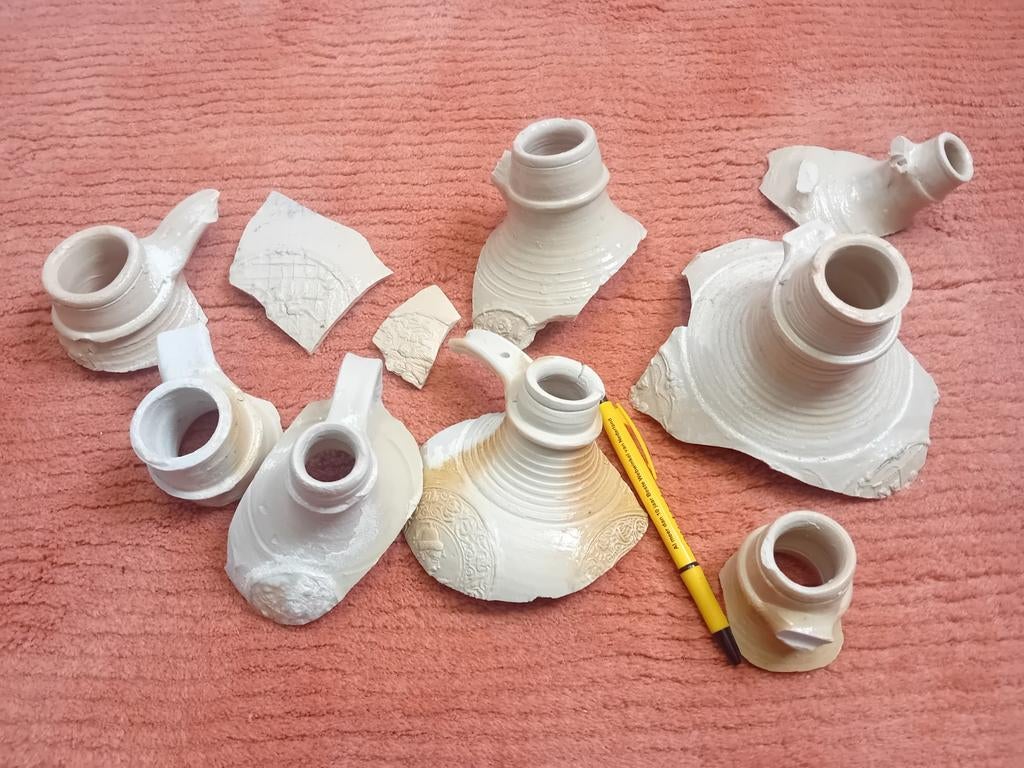 Siegburg steengoed 8 halzen, en  medaillons uit circa 1590, Ophalen of Verzenden